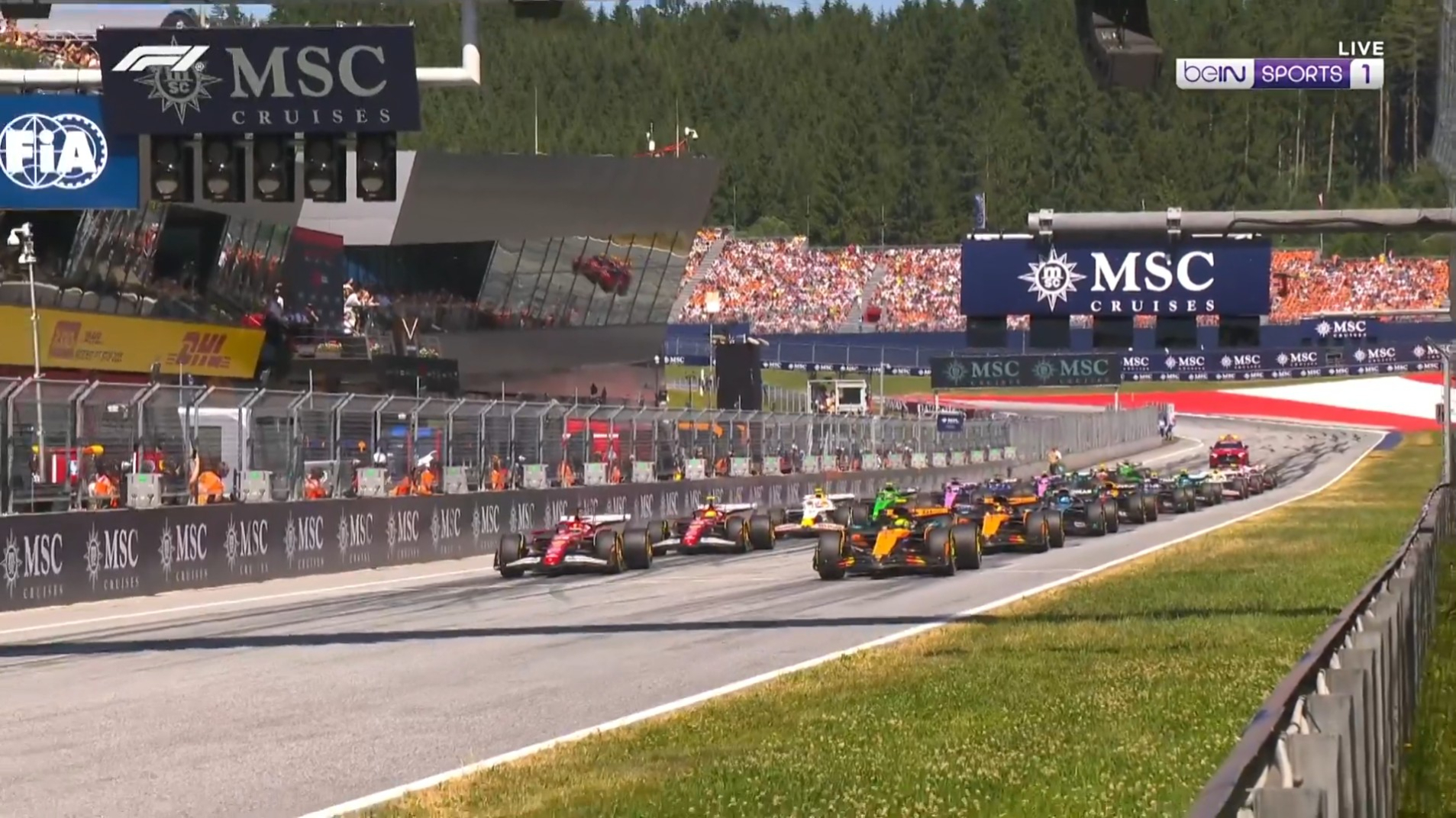 F1奧地利站，各車手正等待起步。(Now TV F1直播截圖)